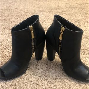Size 5 Abound ankle boots